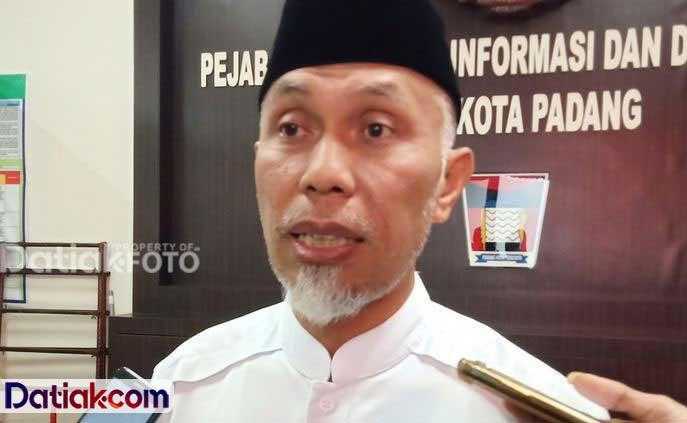 Ilustrasi: Wali Kota Padang Mahyeldi Ansharullah ketika diwawancarai awak media sebelum adanya pandemi covid-19. (Foto: Humas)