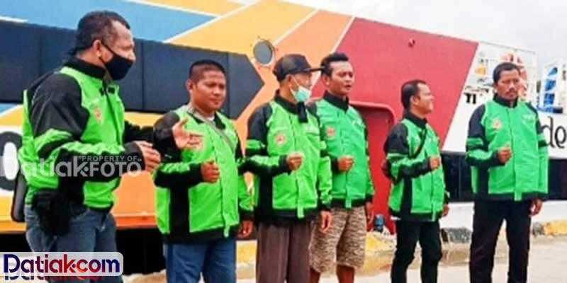 Persatuan Ojek Tuapejat Indah dukung kemajuan wisata Mentawai dengan membeli secara mandiri jaket untuk seragam para driver-nya.