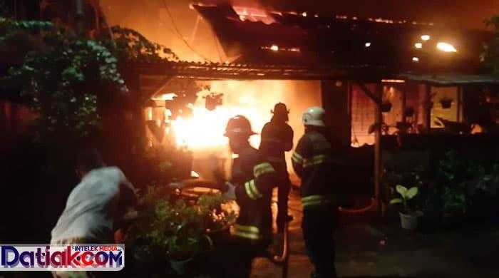 kawasan asrama TNI AD Cengkeh kebakaran