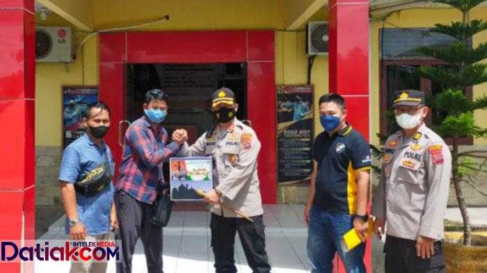 Kapolres Mentawai AKBP Mu'at Berbagi Parsel Lebaran 2022
