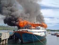 Kapal Antar Pulau Beriloga Terbakar di Pelabuhan Tuapejat