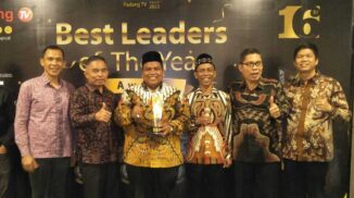 Suhatri Bur Dapat Penghargaan Best Leaders of The Year Award 2023