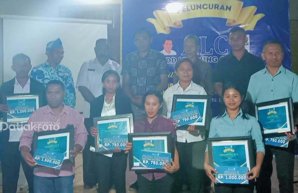7 Guru Finalis Lomba Menulis Paper di Flotim Raih Piagam dan Uang Tunai