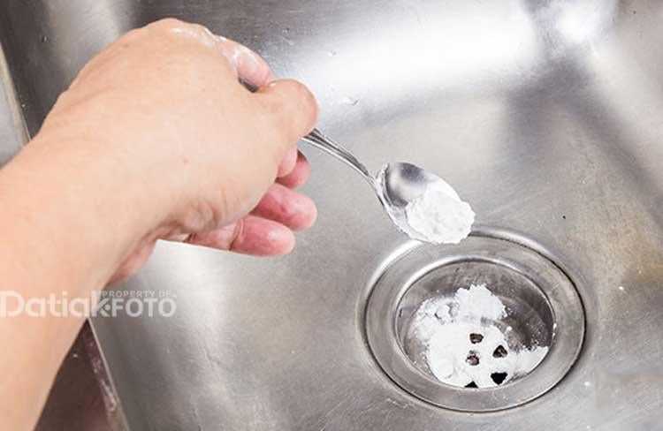 8 Cara Atasi Saluran Air Tersumbat Paling Ampuh Cukup Pakai Bahan Dapur