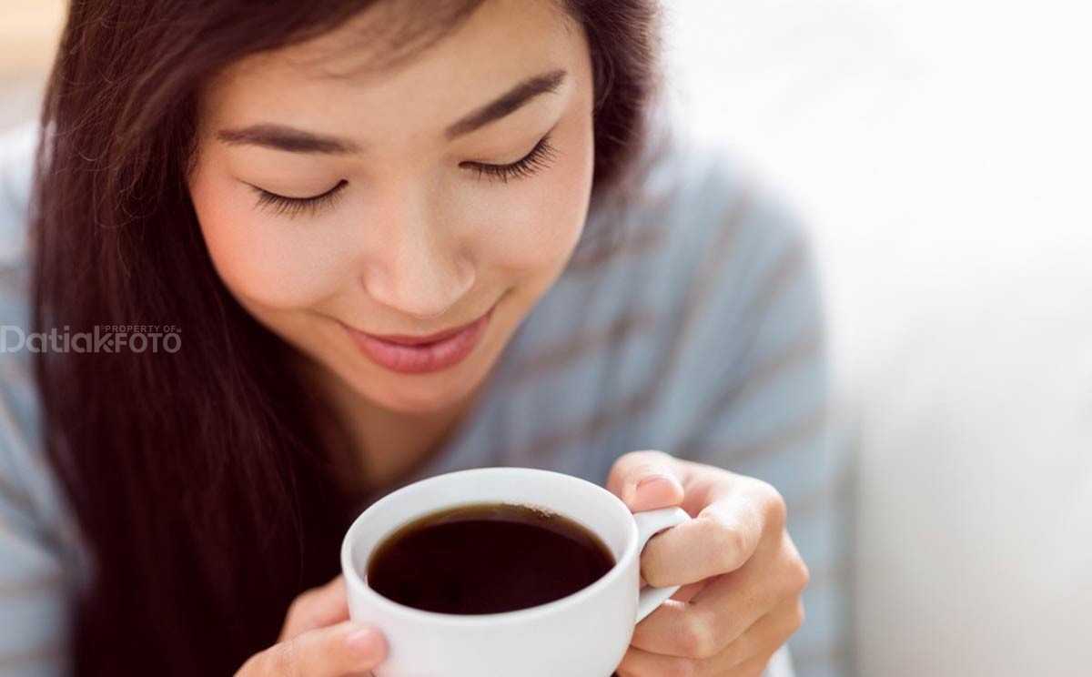 10 kesalahan saat minum kopi yang berisiko buruk ha
