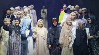 Tren Hijab 2024 Bahan Model Warna dan Motif yang Populer